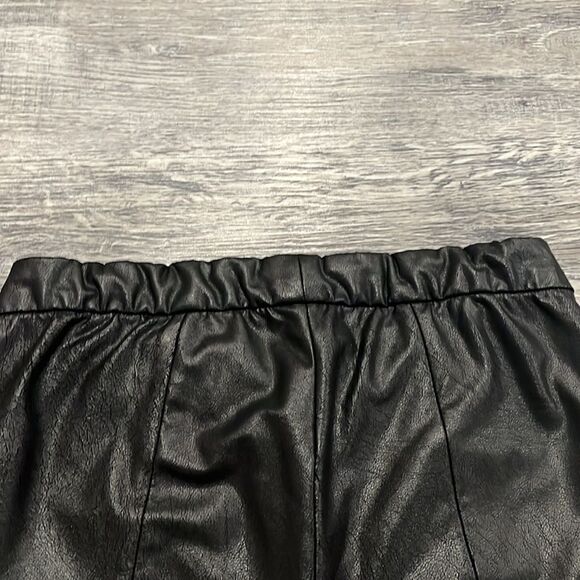 BCBG Maxazria XS stretch soft faux leather pant leggings accented w/ raised hem - Picture 9 of 9